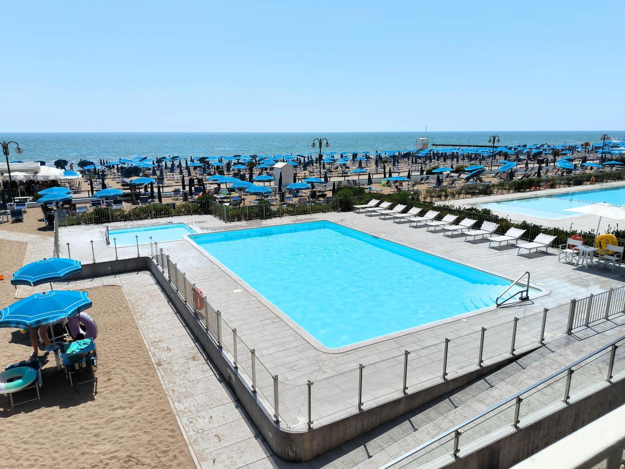 Apollo Fronte Mare Lido di Jesolo Exterior foto